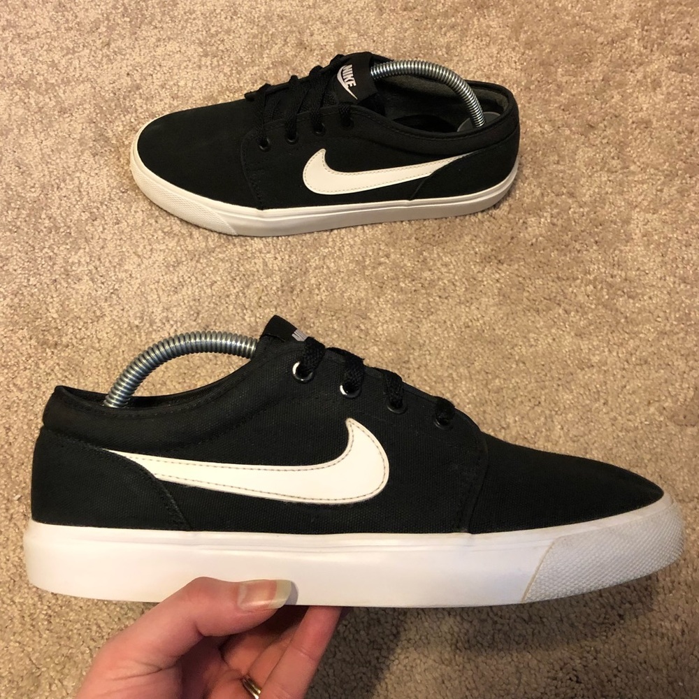 Nike Men's Black Canvas Toki Low Sneaker Size 8.5